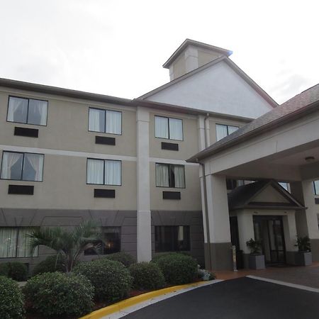 Baymont By Wyndham Columbia Fort Jackson Exterior photo