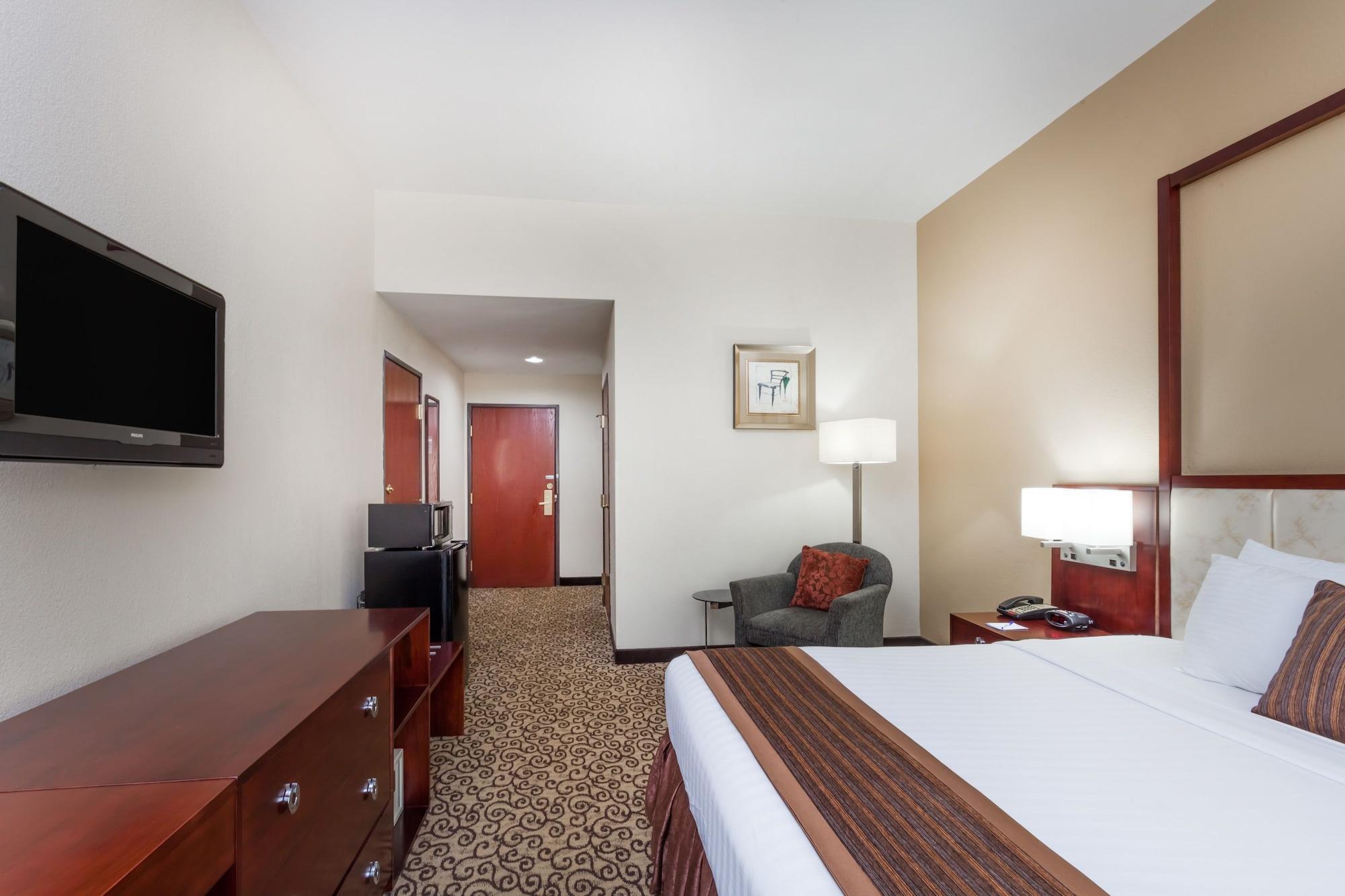 Baymont By Wyndham Columbia Fort Jackson Exterior photo