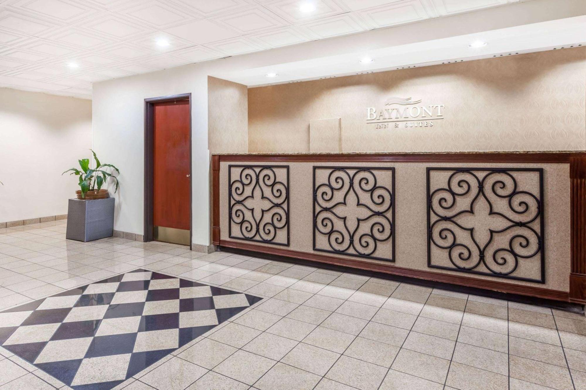 Baymont By Wyndham Columbia Fort Jackson Exterior photo