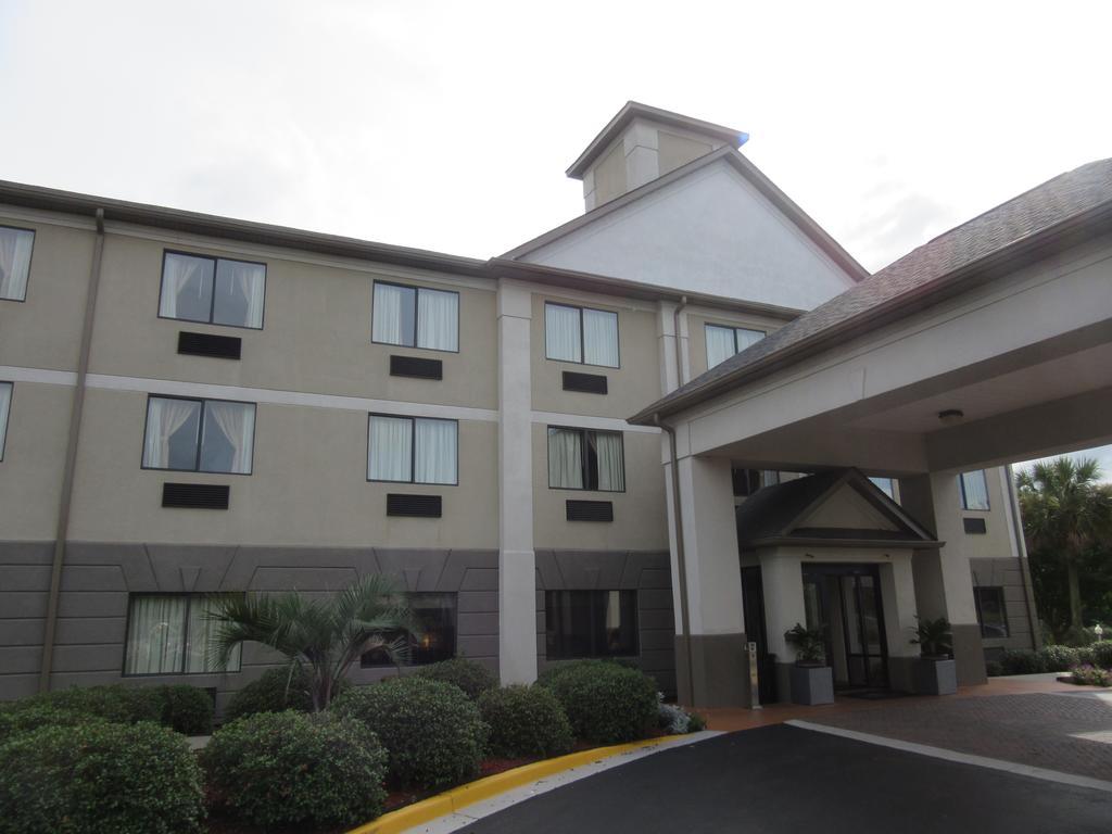 Baymont By Wyndham Columbia Fort Jackson Exterior photo
