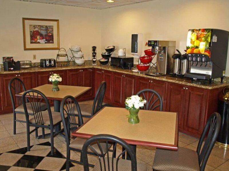 Baymont By Wyndham Columbia Fort Jackson Restaurant photo