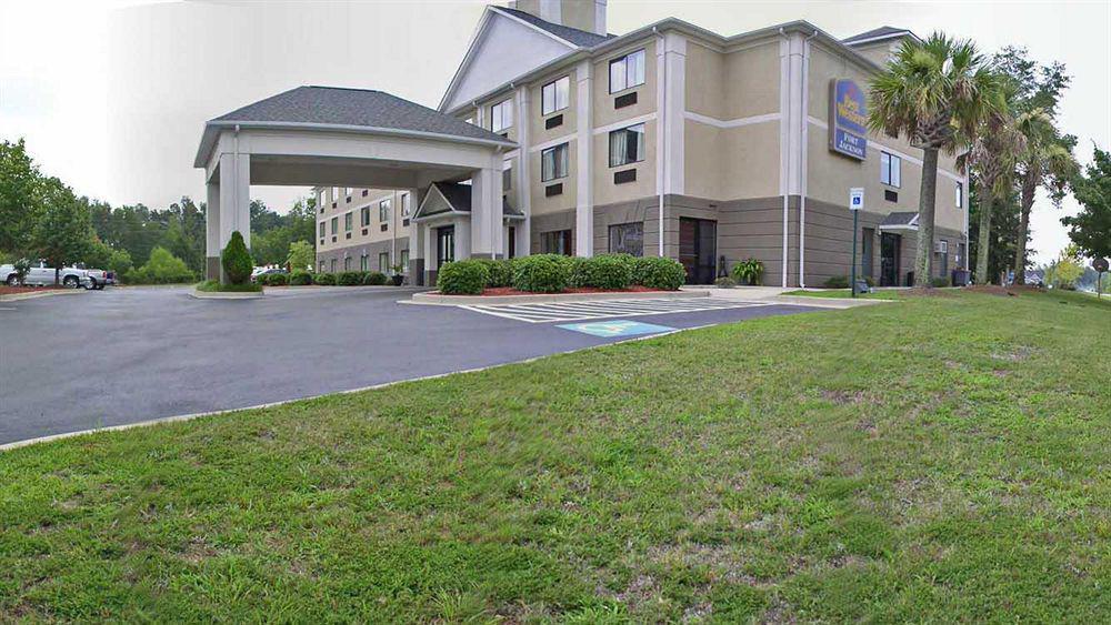 Baymont By Wyndham Columbia Fort Jackson Exterior photo